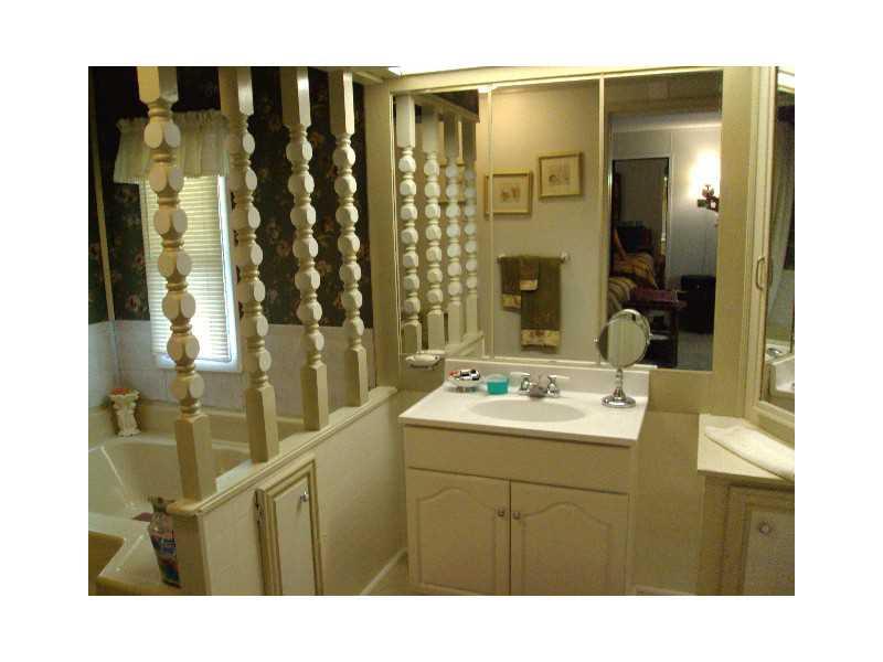 337 Chambers Street Apollo, PA 15613 - Photo 10 of 24 Master Bath/Spa.
