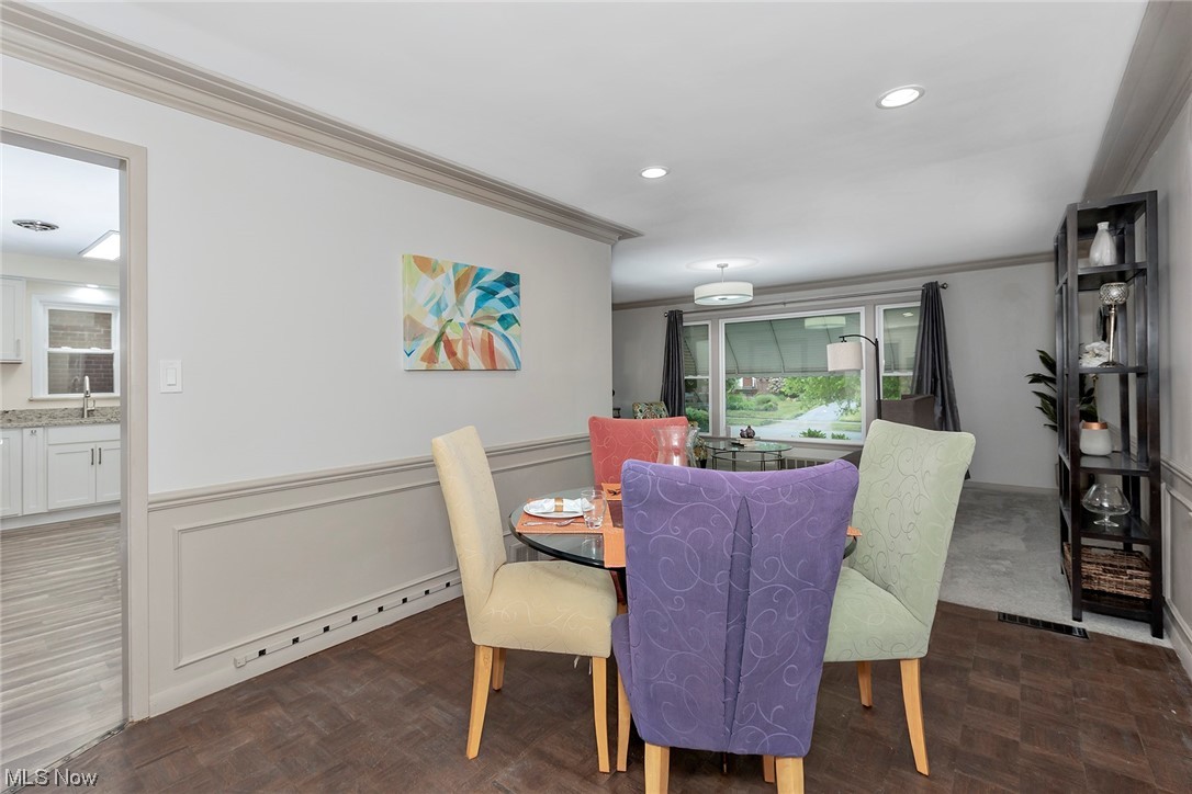 3889 Faversham Road Cleveland, OH 44118 - Photo 8 of 29 Gallery Image 8