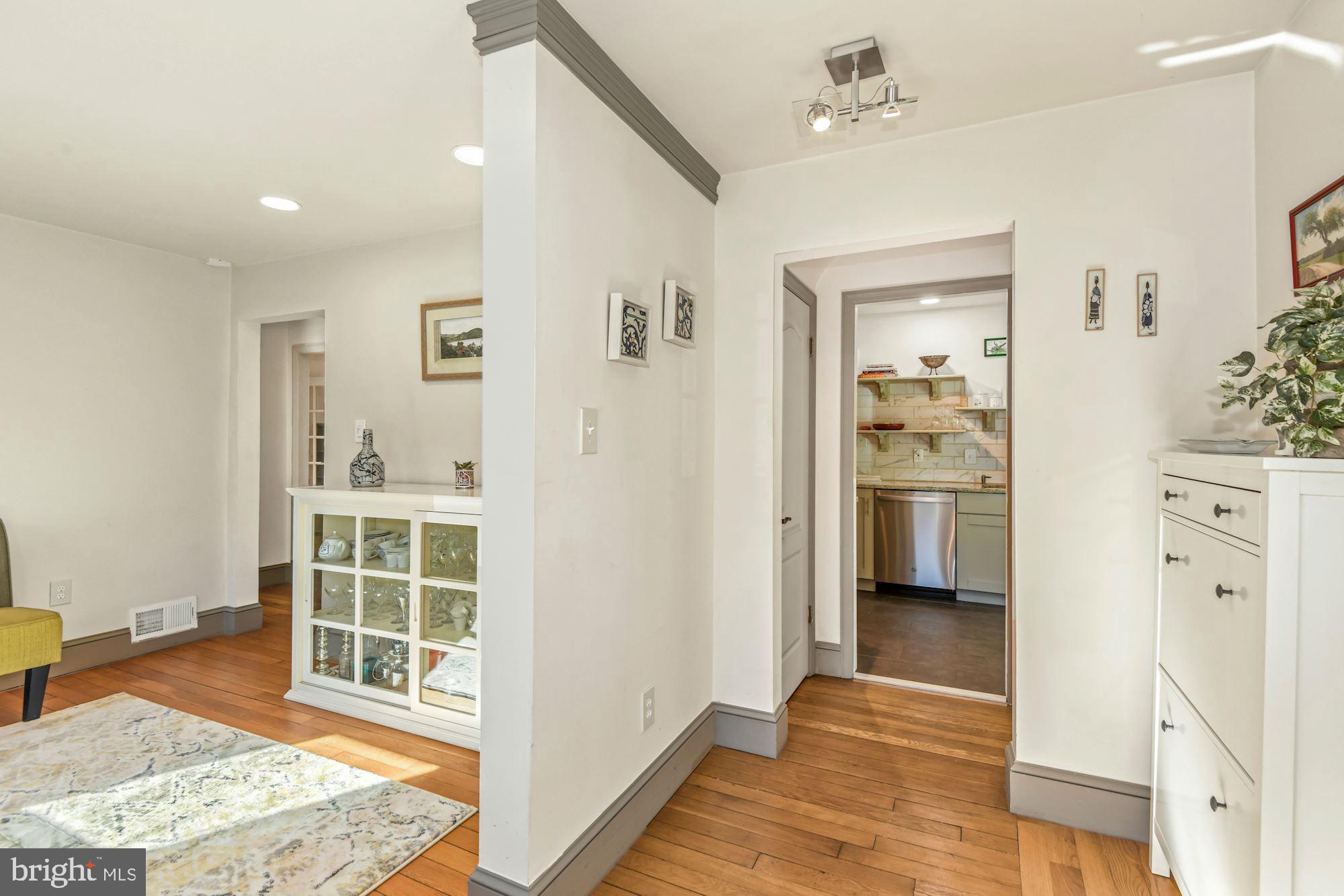 9126 Bradford Road Silver Spring, MD 20901 - Photo 5 of 41