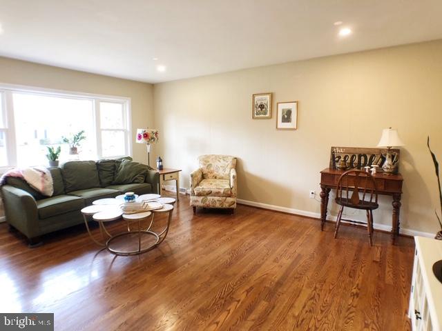 307 Beverly Road Newark, DE 19711 - Photo 4 of 21 Living Room