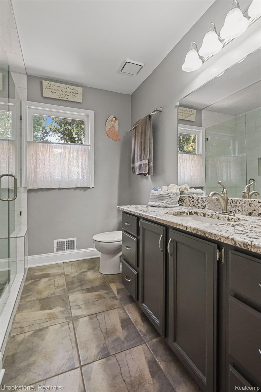 5375 Inverrary Lane Commerce Township, MI 48382 - Photo 19 of 31 Primary bathroom