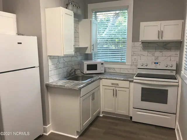 $950 | 3719 Wrightsville Avenue, Wilmington, NC 28403