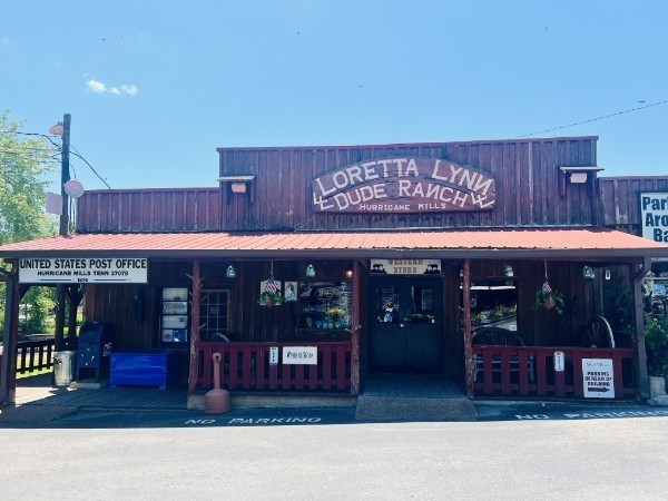 201 Post Road Waverly, TN 37185 - Photo 38 of 43 a view of a counter top space