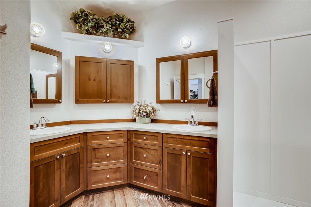 17128 Southeast Covington Sawyer Road Kent, WA 98042 - Photo 17 of 30 Gallery Image 17