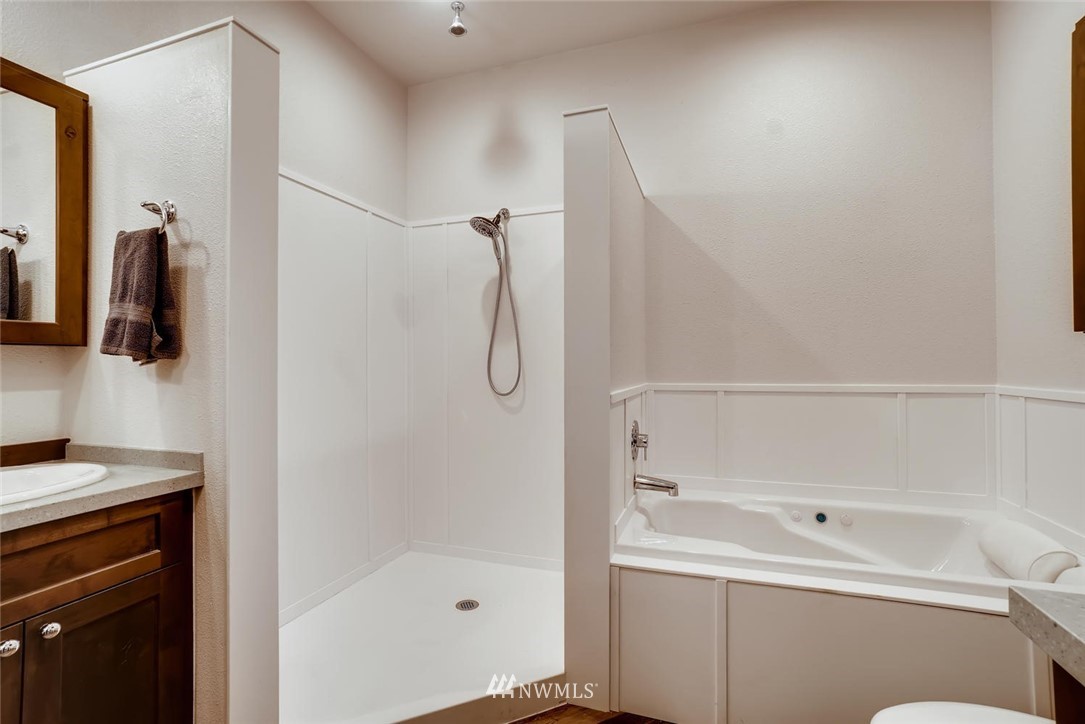 17128 Southeast Covington Sawyer Road Kent, WA 98042 - Photo 18 of 30 Gallery Image 18