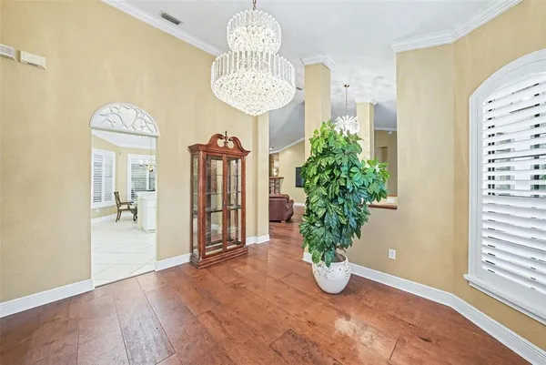 a view of entryway with livingroom