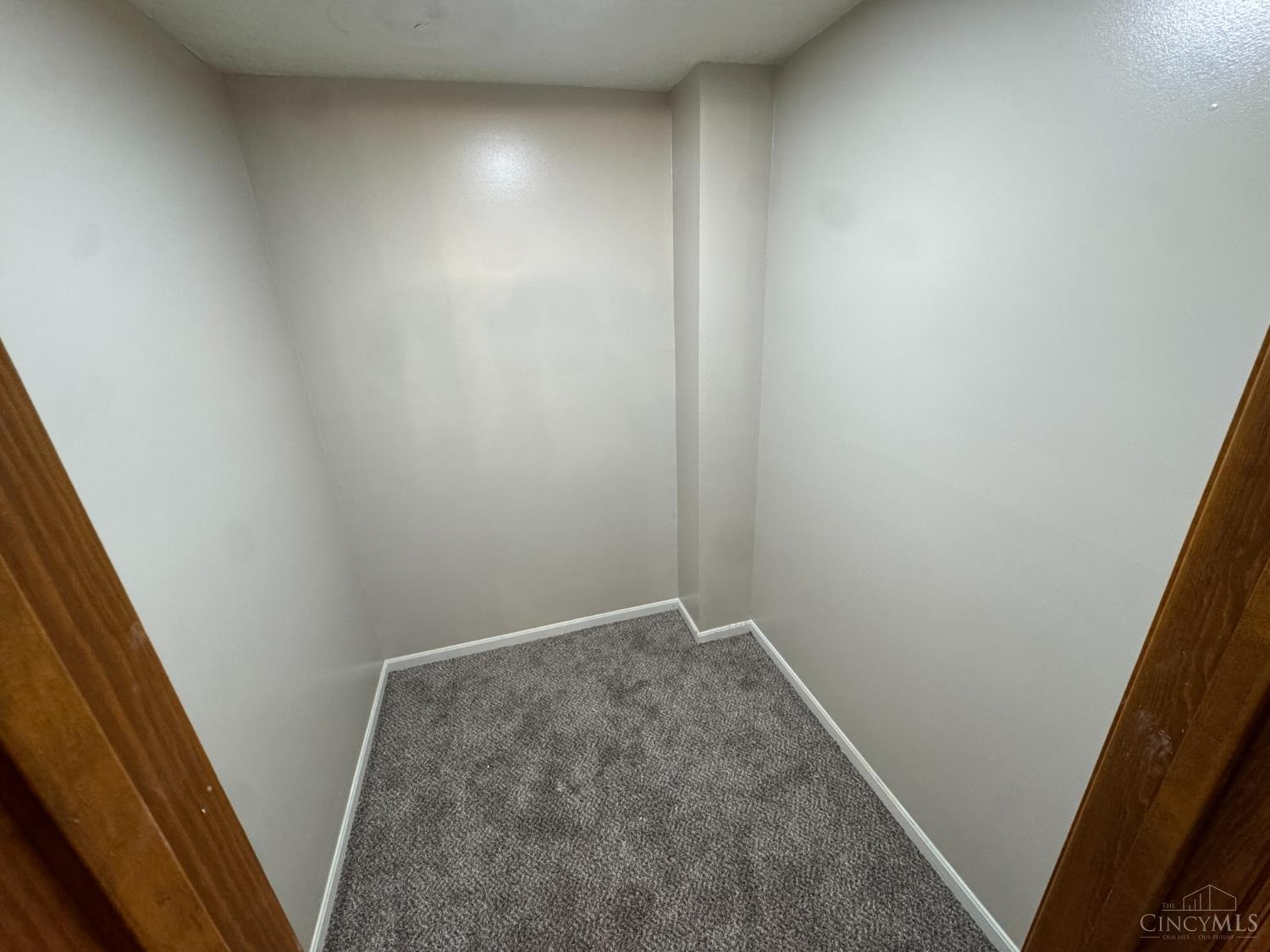 6954 Bridges Road Cincinnati, OH 45230 - Photo 14 of 43