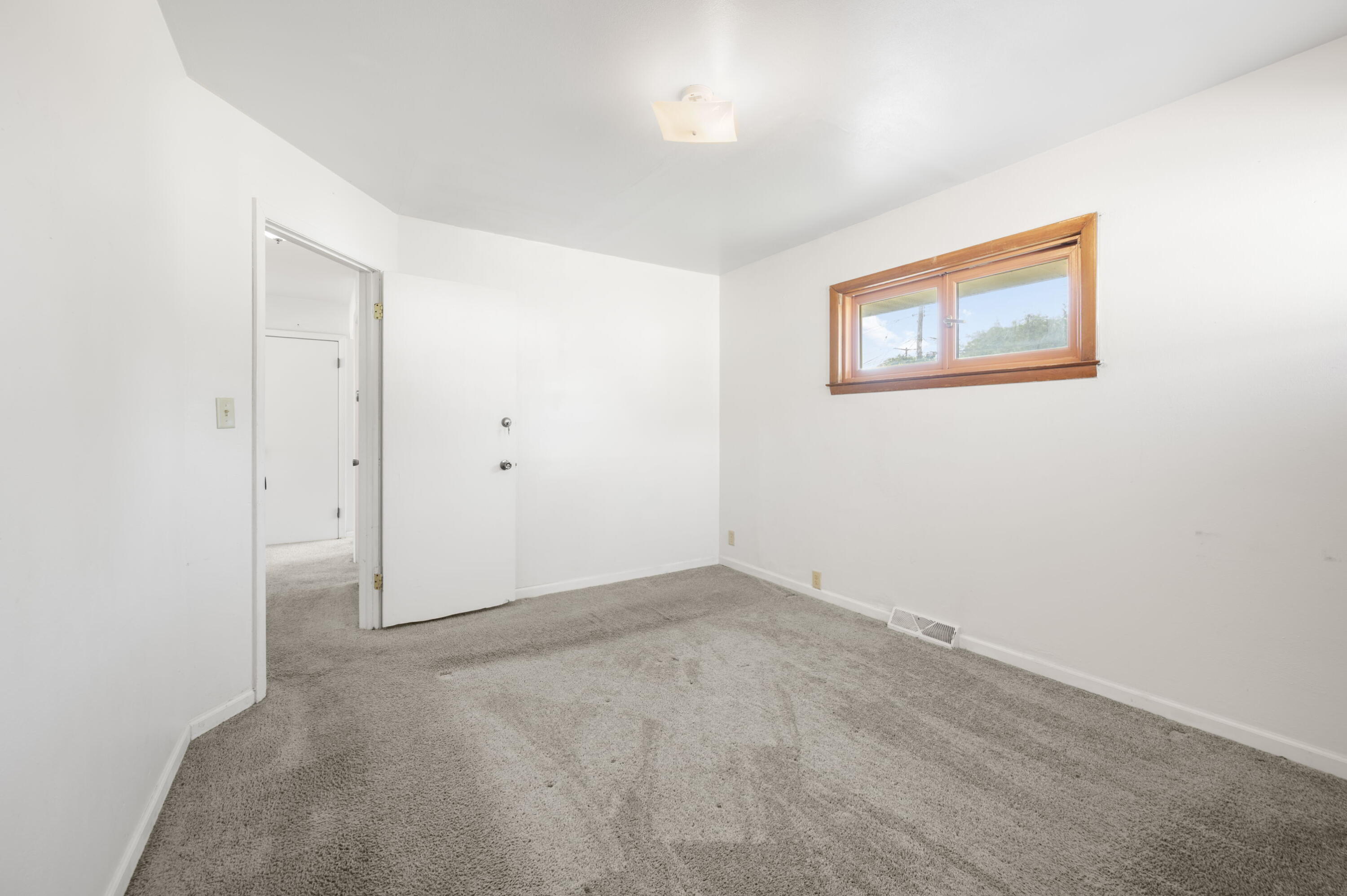 7719 West Winfield Avenue Milwaukee, WI 53218 - Photo 10 of 19 9_ElizabethKrier_DSC6893