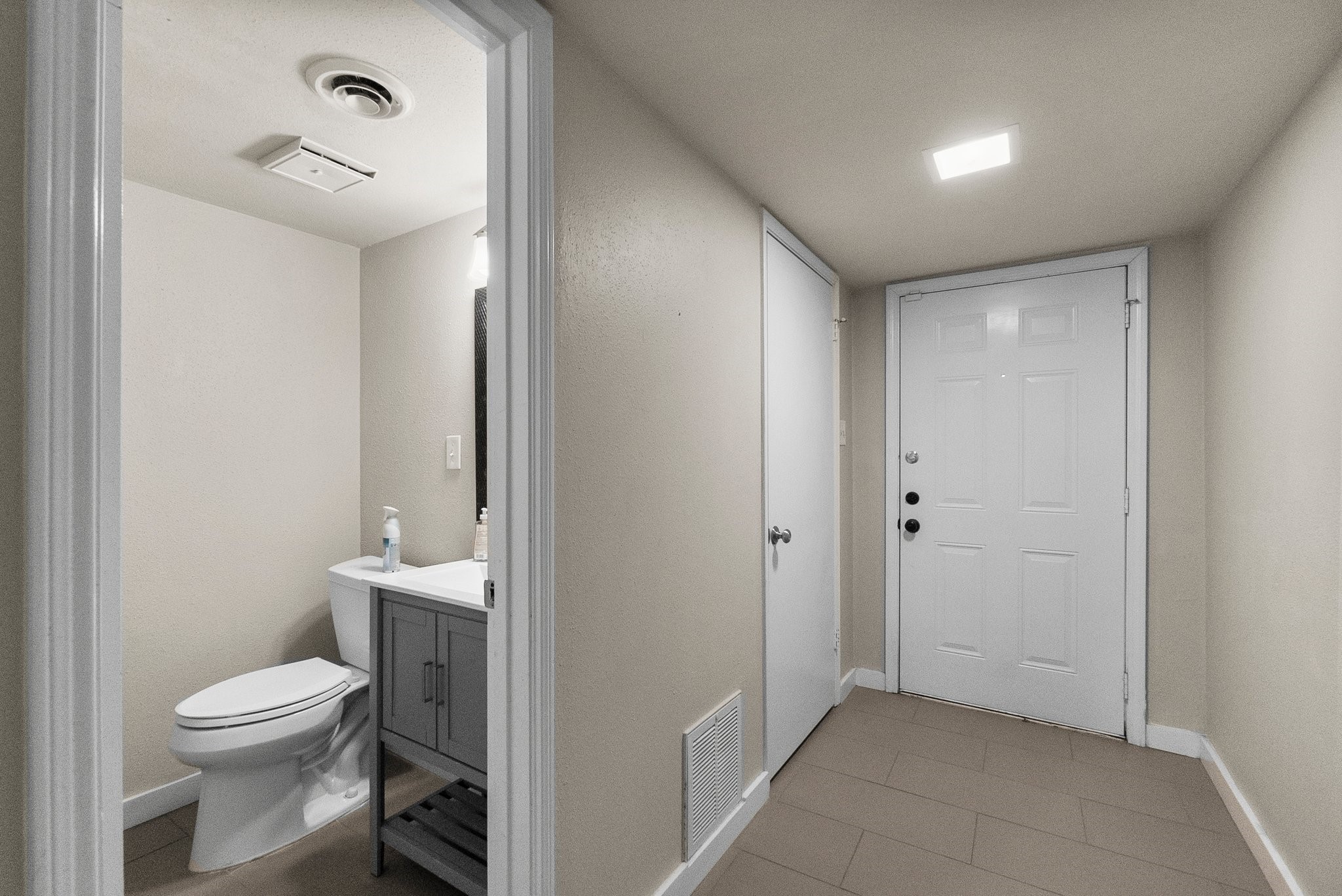 407 West Semands Street Conroe, TX 77301 - Photo 20 of 28 a bathroom with a toilet a sink and mirror