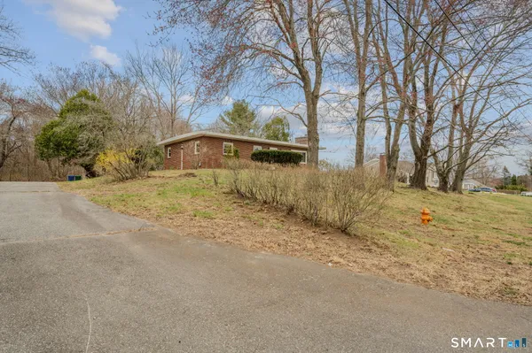 $449,900 | 448 Mohegan Ave Parkway, Waterford, CT 06375