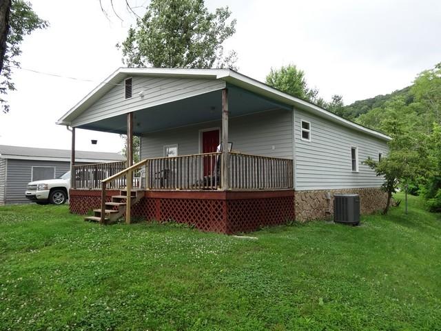 1041 Esquire Cemetery Road Hinton, WV 25951 - Photo 17 of 40 Gallery Image 17