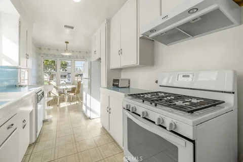 $1,075,000 | 5732 Bowcroft Street, Los Angeles, CA 90016