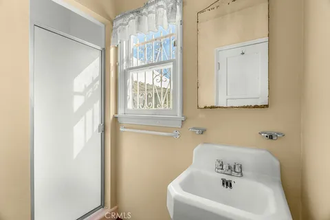 $1,075,000 | 5732 Bowcroft Street, Los Angeles, CA 90016