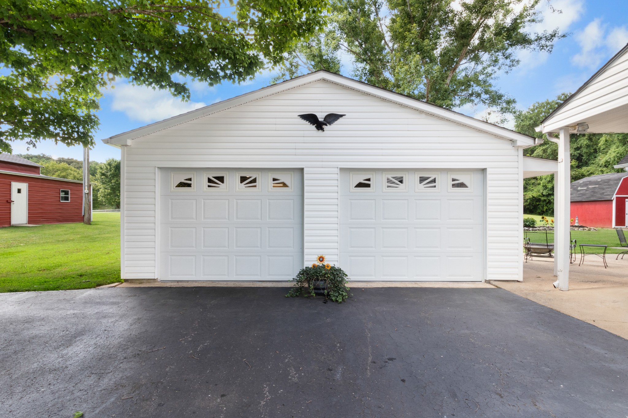 930 Roberts Road Clarksville, TN 37040 - Photo 46 of 67 a view of a house with a garage