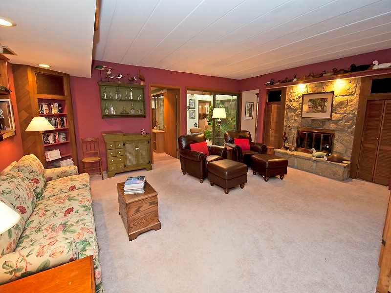 467 Lindsay Road Zelienople, PA 16063 - Photo 8 of 25 Family Room.