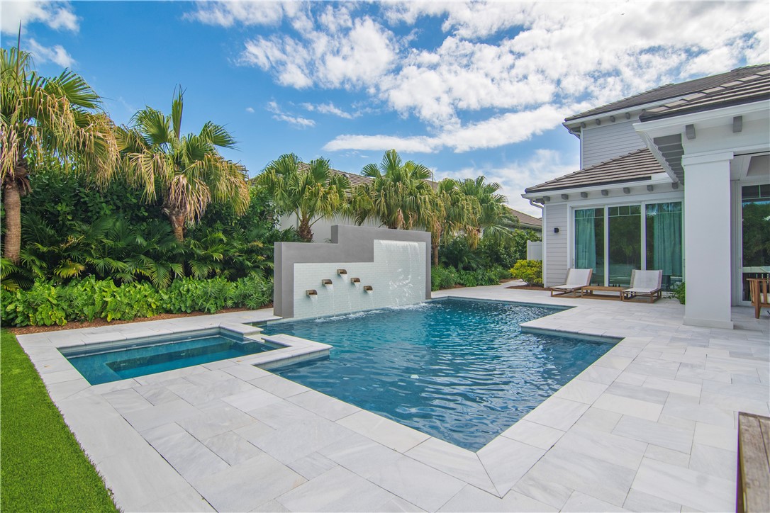 918 Surfsedge Way Indian River Shores, FL 32963 - Photo 20 of 32 a view of a backyard of the house