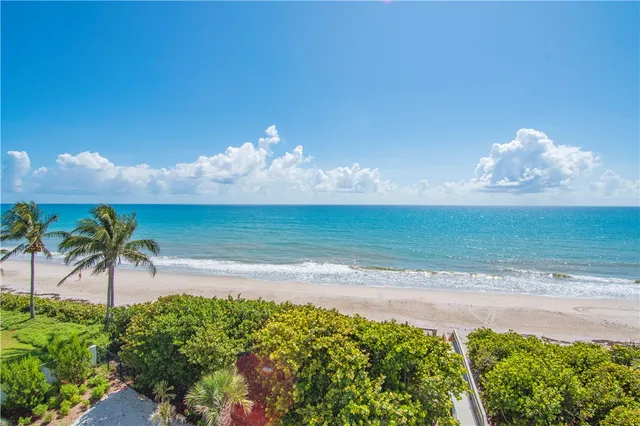 a view of a water pond with interior