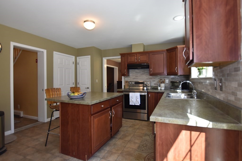 377 Sylvester Road Northampton, MA 01062 - Photo 5 of 25