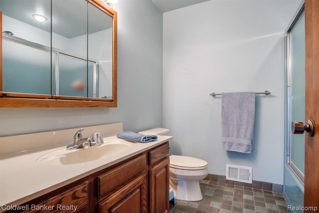 3700 Benstein Road Commerce Township, MI 48382 - Photo 25 of 42