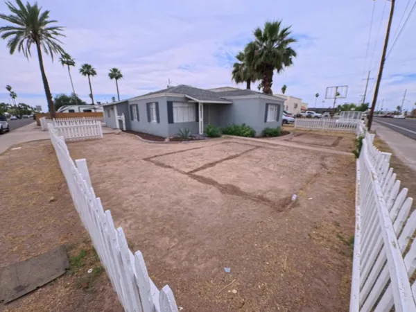 $1,795 | 449 East University Drive, Mesa, AZ 85203