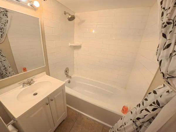 $1,795 | 449 East University Drive, Mesa, AZ 85203