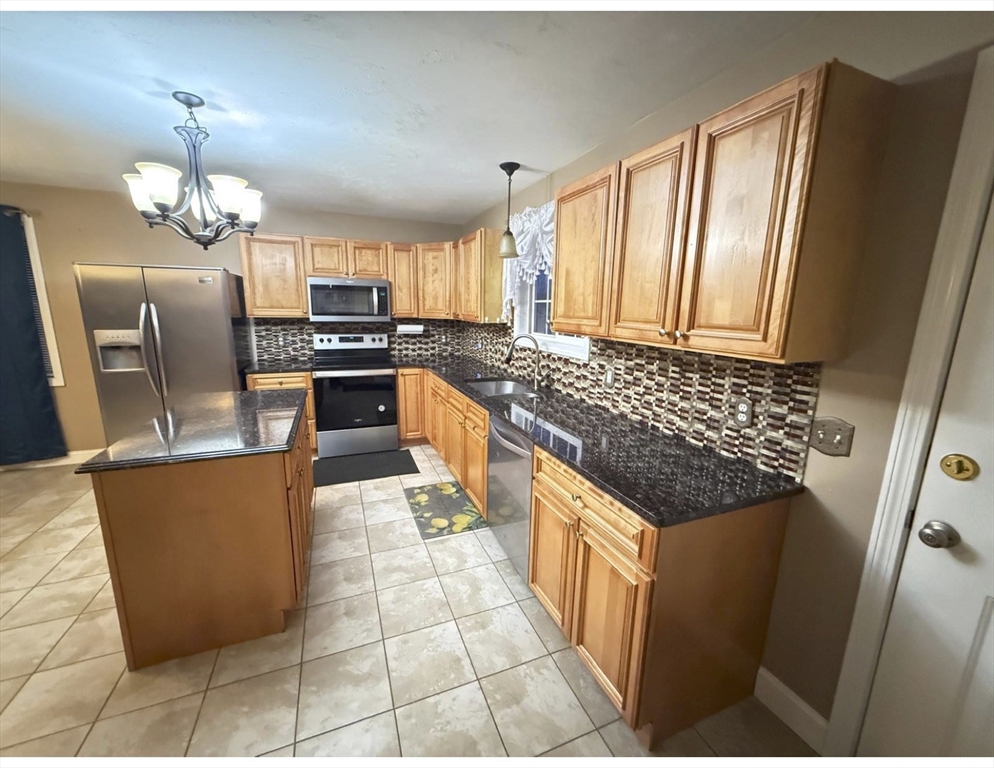 47 Gibbs Street Worcester, MA 01607 - Photo 11 of 22