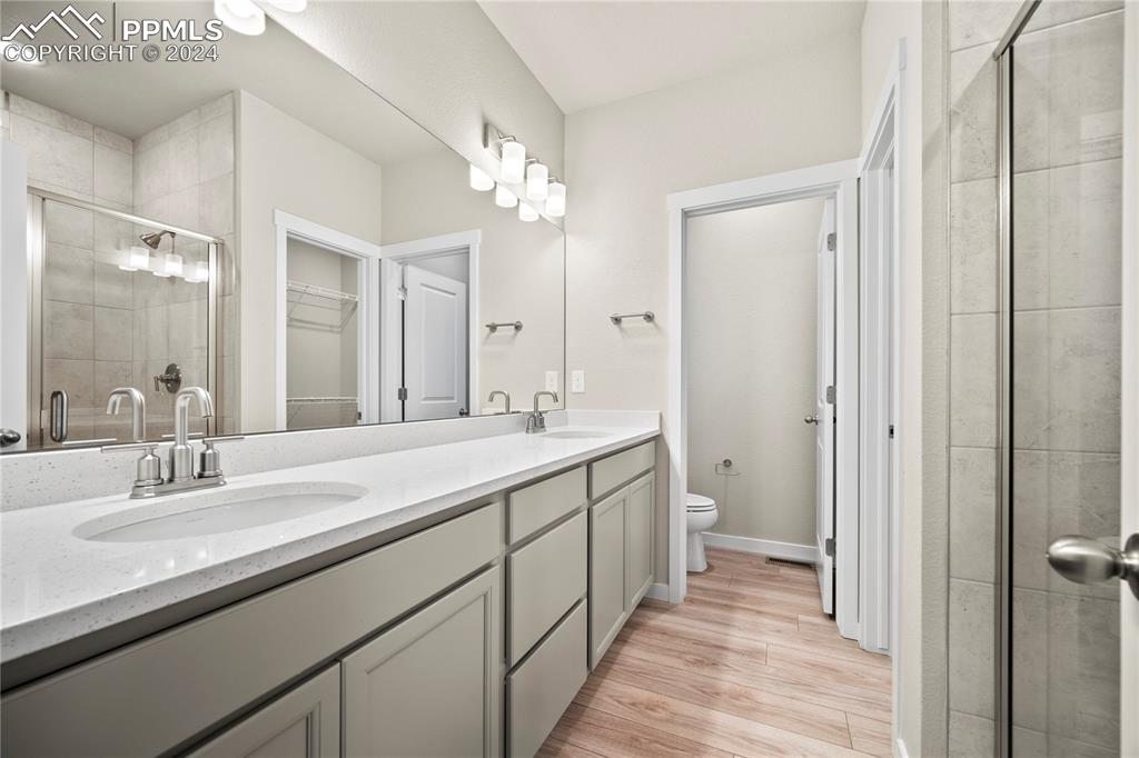 8093 Yellowleaf Place Colorado Springs, CO 80908 - Photo 5 of 23 a spacious bathroom with a double vanity sink and a mirror