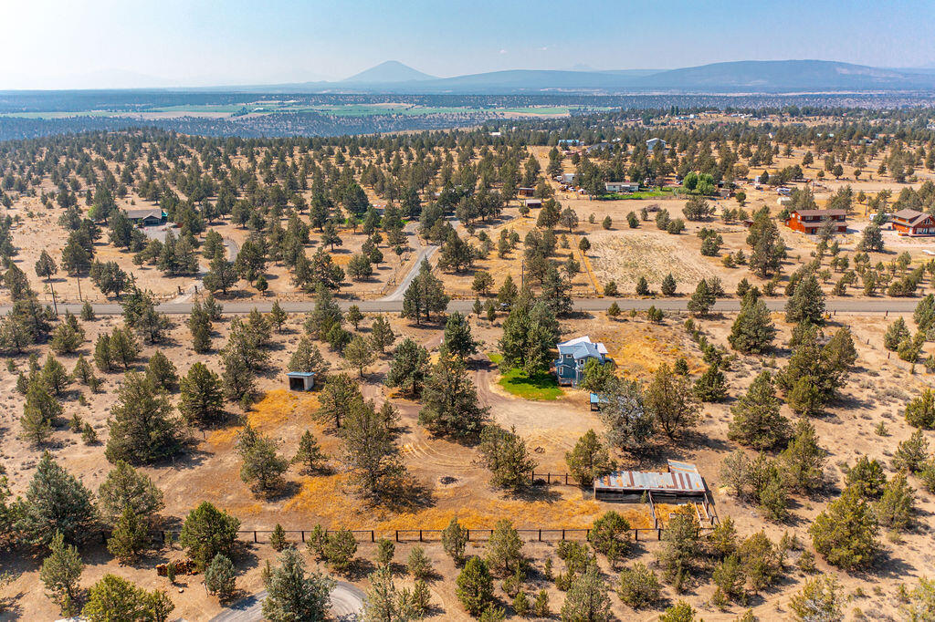 14535 Southwest Chickadee Road Terrebonne, OR 97760 - Photo 28 of 33 RileyVisuals-15