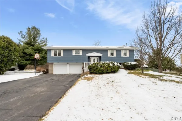 $389,000 | 584 Stoneleigh Road, Oneida, NY 13421