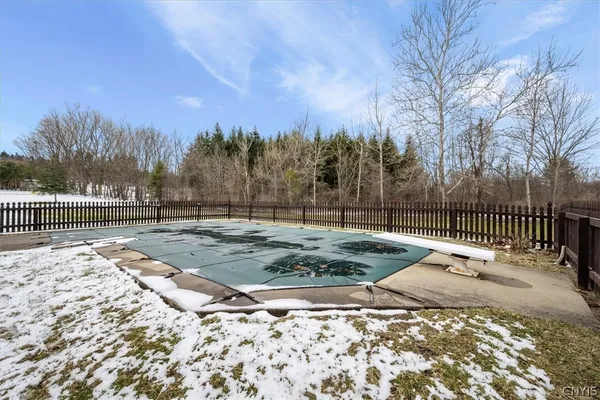 $389,000 | 584 Stoneleigh Road, Oneida, NY 13421