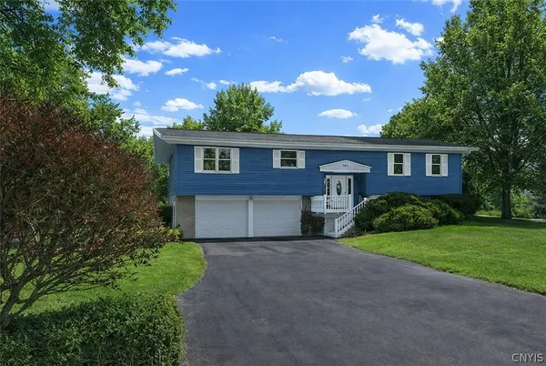 $389,000 | 584 Stoneleigh Road, Oneida, NY 13421