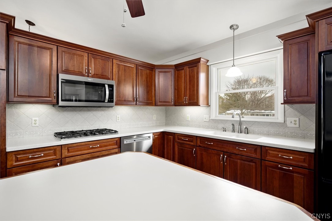 584 Stoneleigh Road Oneida, NY 13421 - Photo 29 of 49