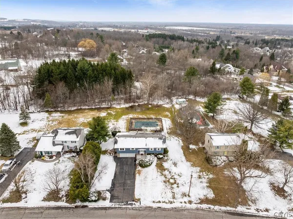 $389,000 | 584 Stoneleigh Road, Oneida, NY 13421