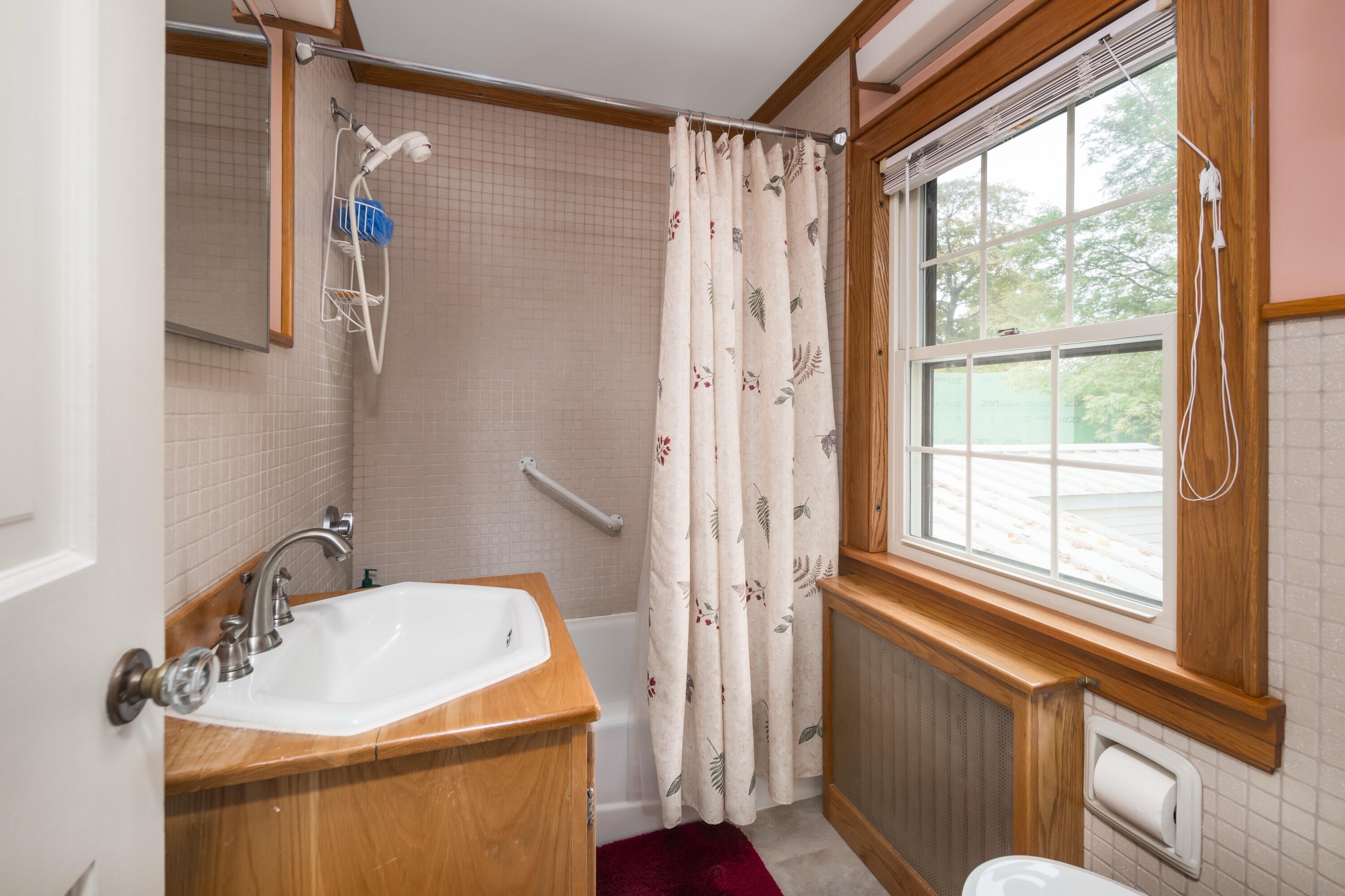 66 Graham Street Biddeford, ME 04005 - Photo 16 of 31 Bathroom