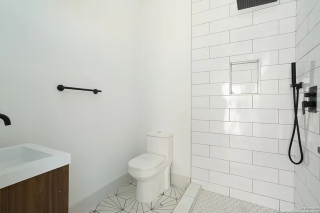 a bathroom with a toilet and a shower