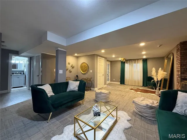 $400,000 | 10755 Kennerly Road, Sunset Hills, MO 63128