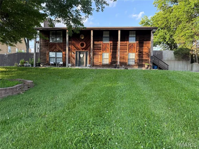 $400,000 | 10755 Kennerly Road, Sunset Hills, MO 63128