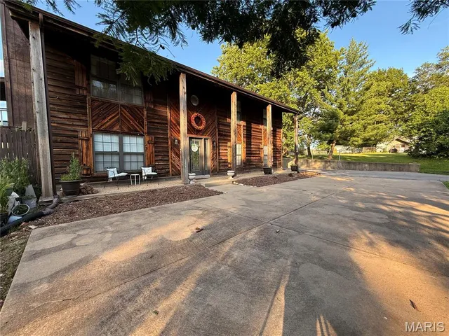 $400,000 | 10755 Kennerly Road, Sunset Hills, MO 63128