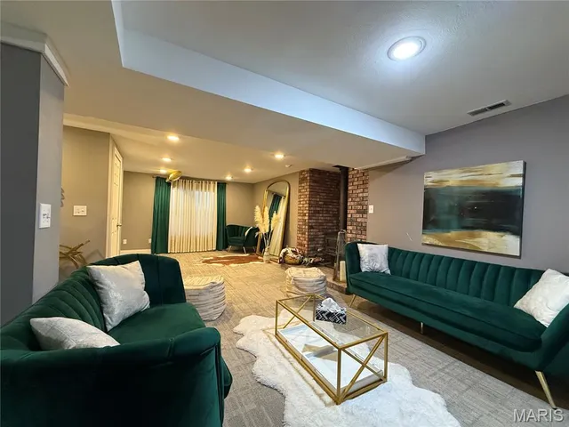 $400,000 | 10755 Kennerly Road, Sunset Hills, MO 63128