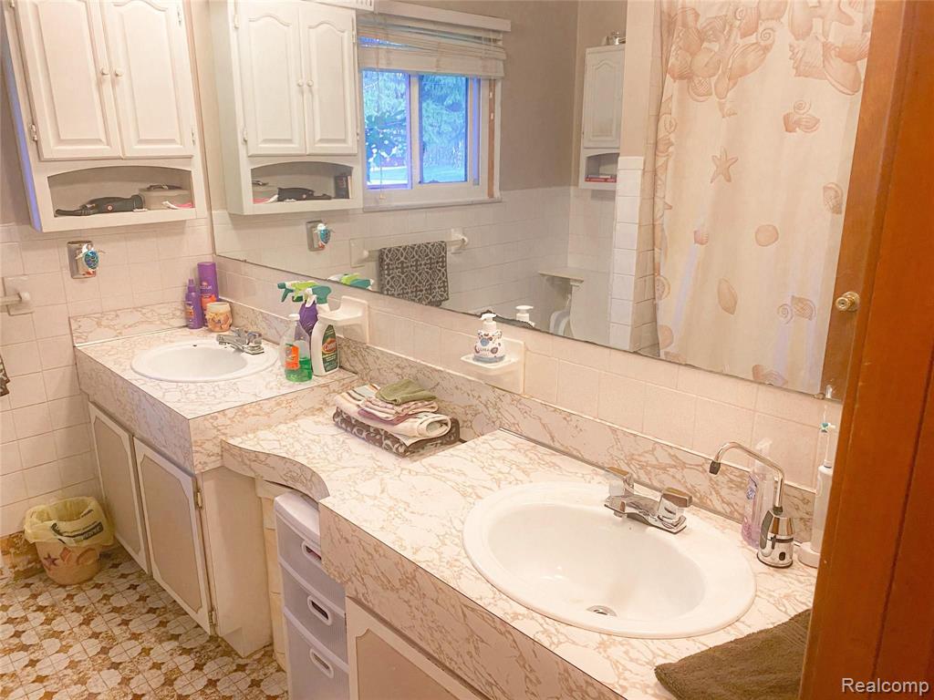 48842 Callens Road Chesterfield, MI 48047 - Photo 6 of 11