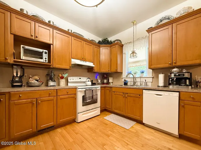 $240,000 | 126 Kingsboro Avenue, Gloversville, NY 12078