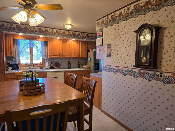 $199,000 | 1410 East Locust Street, Canton, IL 61520