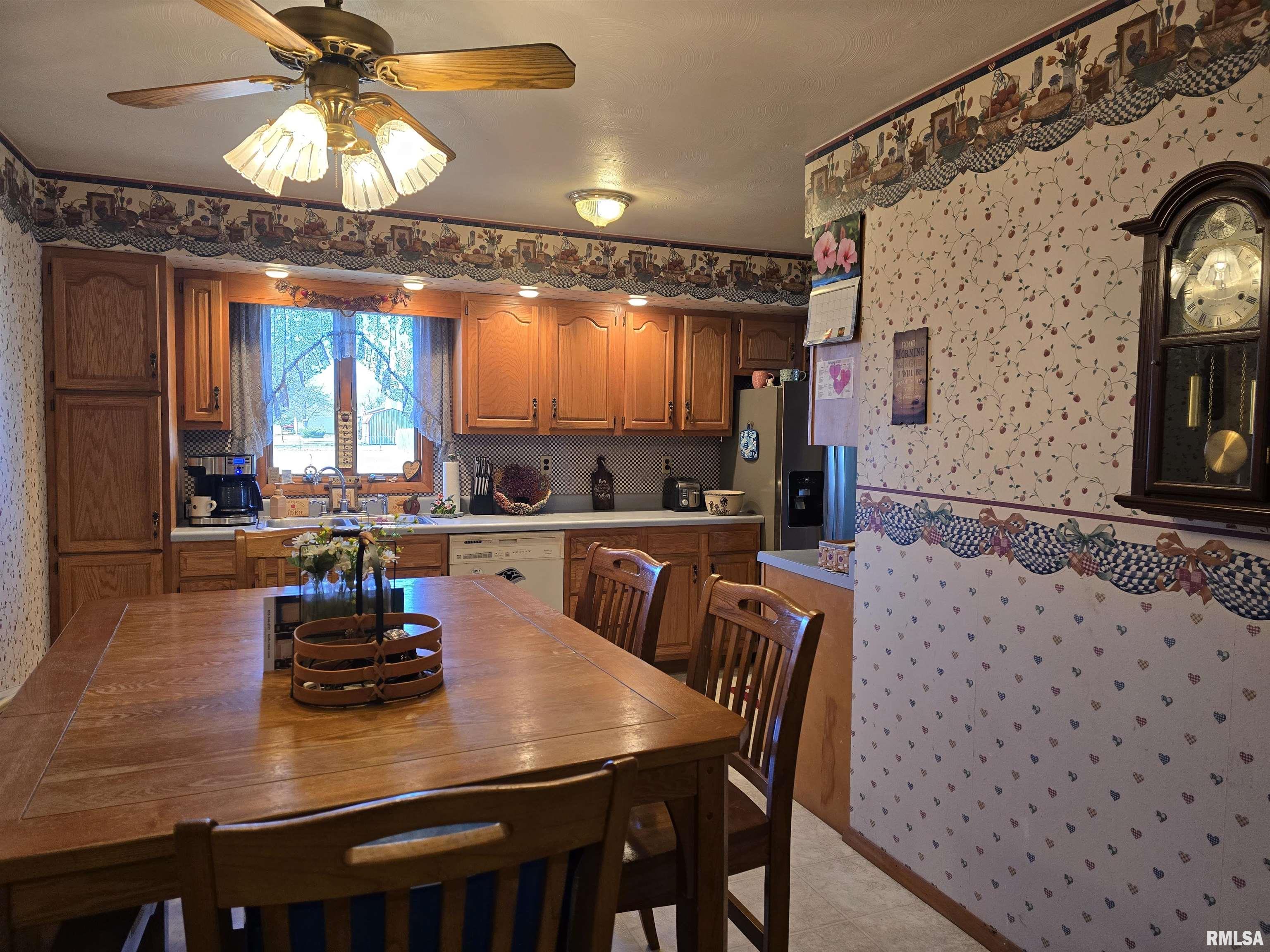 1410 East Locust Street Canton, IL 61520 - Photo 12 of 57