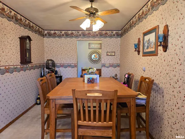 $199,000 | 1410 East Locust Street, Canton, IL 61520