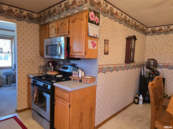 $199,000 | 1410 East Locust Street, Canton, IL 61520