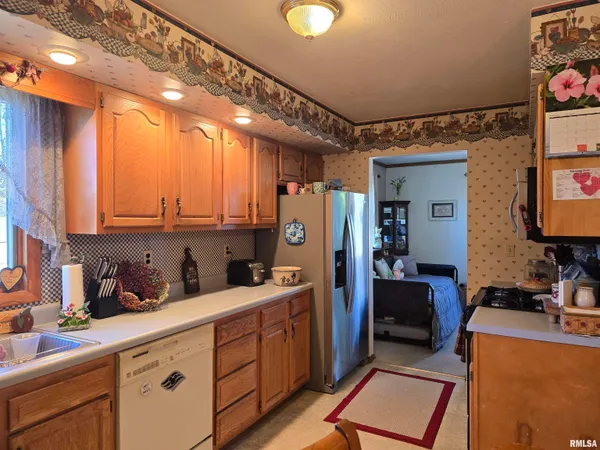 $199,000 | 1410 East Locust Street, Canton, IL 61520