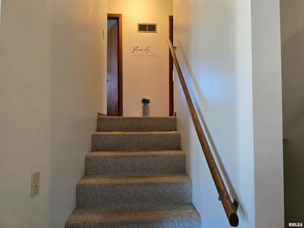 $199,000 | 1410 East Locust Street, Canton, IL 61520