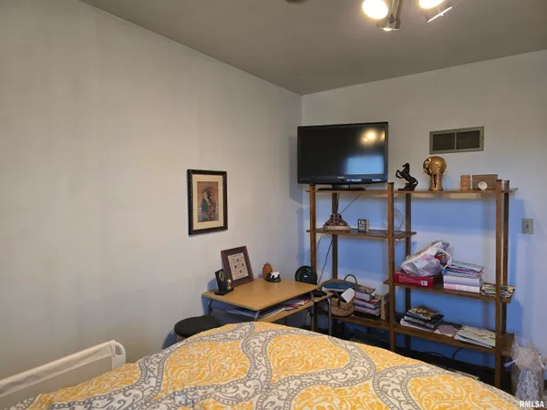 $199,000 | 1410 East Locust Street, Canton, IL 61520