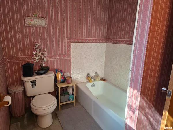 $199,000 | 1410 East Locust Street, Canton, IL 61520