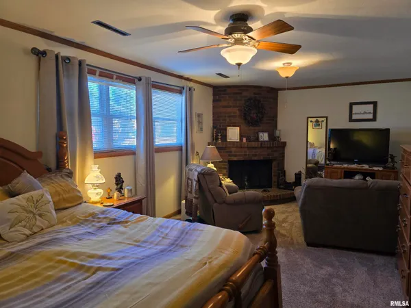 $199,000 | 1410 East Locust Street, Canton, IL 61520